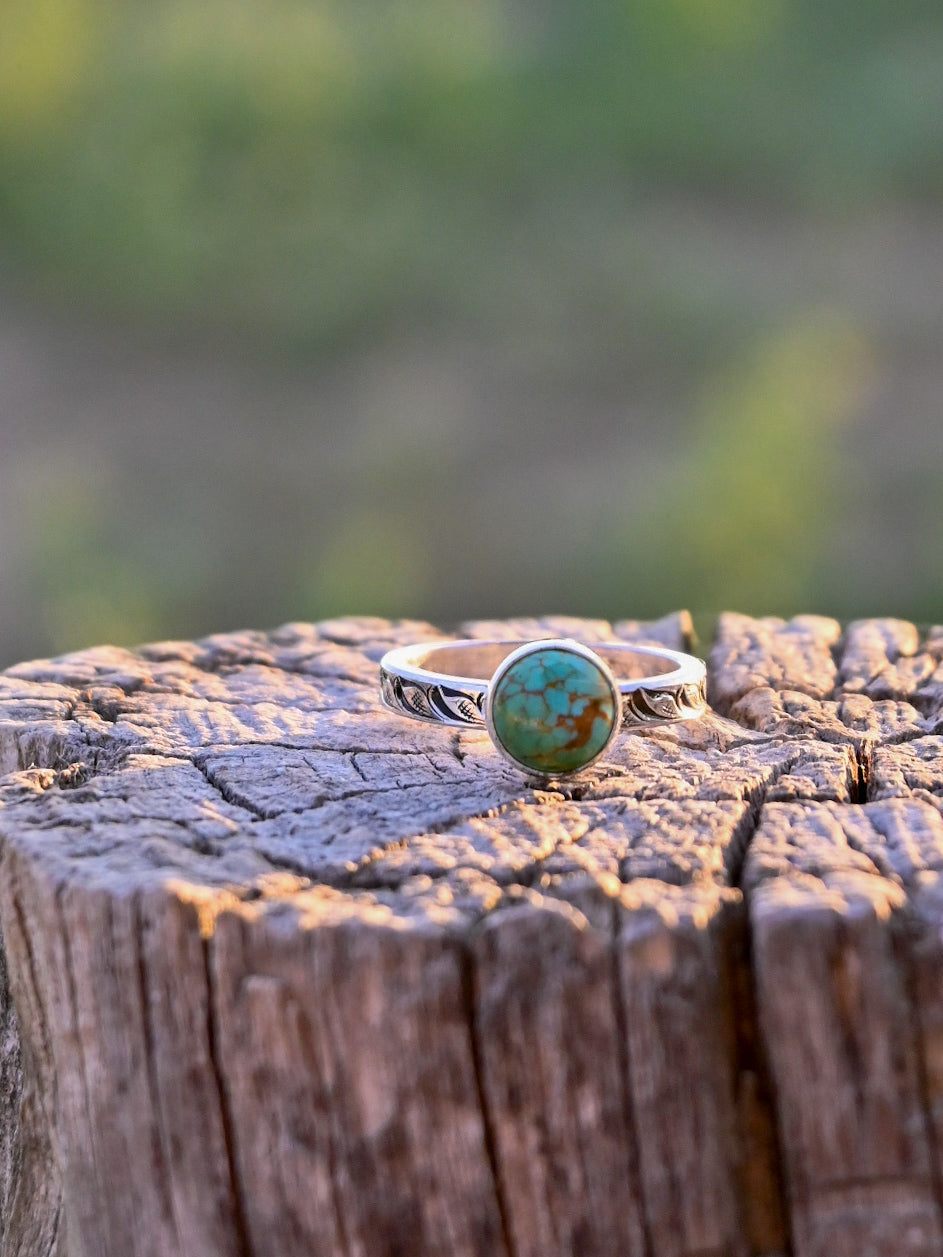 Kingman turquoise w/ hand engraved band (size 7) image 0